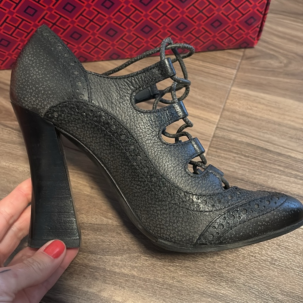 Tory Burch Astrid Oxford Laceup Pump Size: 7 | US 7 - Picture 4 of 6
